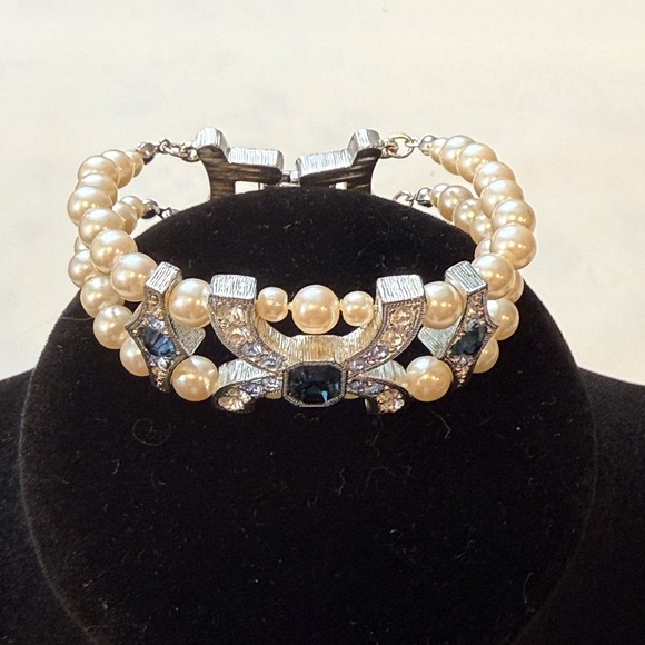 Vintage 2 Strand faux pearl blue rhinestone bracelet - Picture 3 of 16